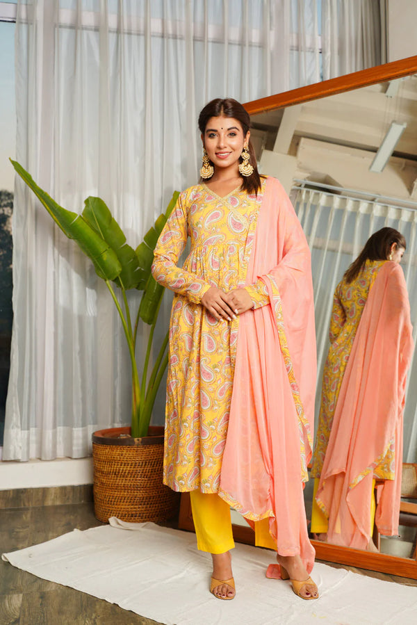 Guide To Styling Ethnic Wear At The Workplace