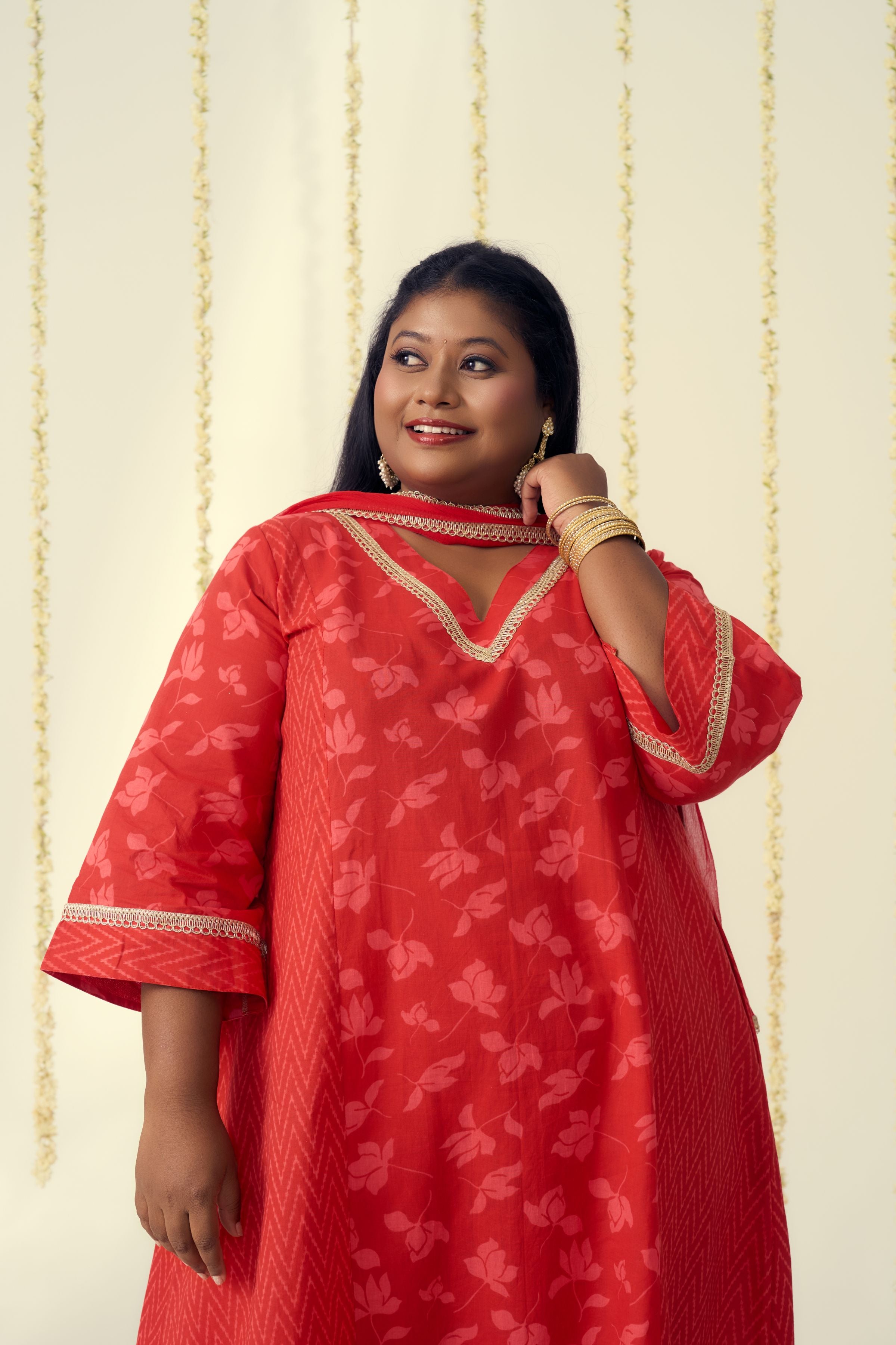 Radiant Red Festive Kurta Suit Set (3 Pc)