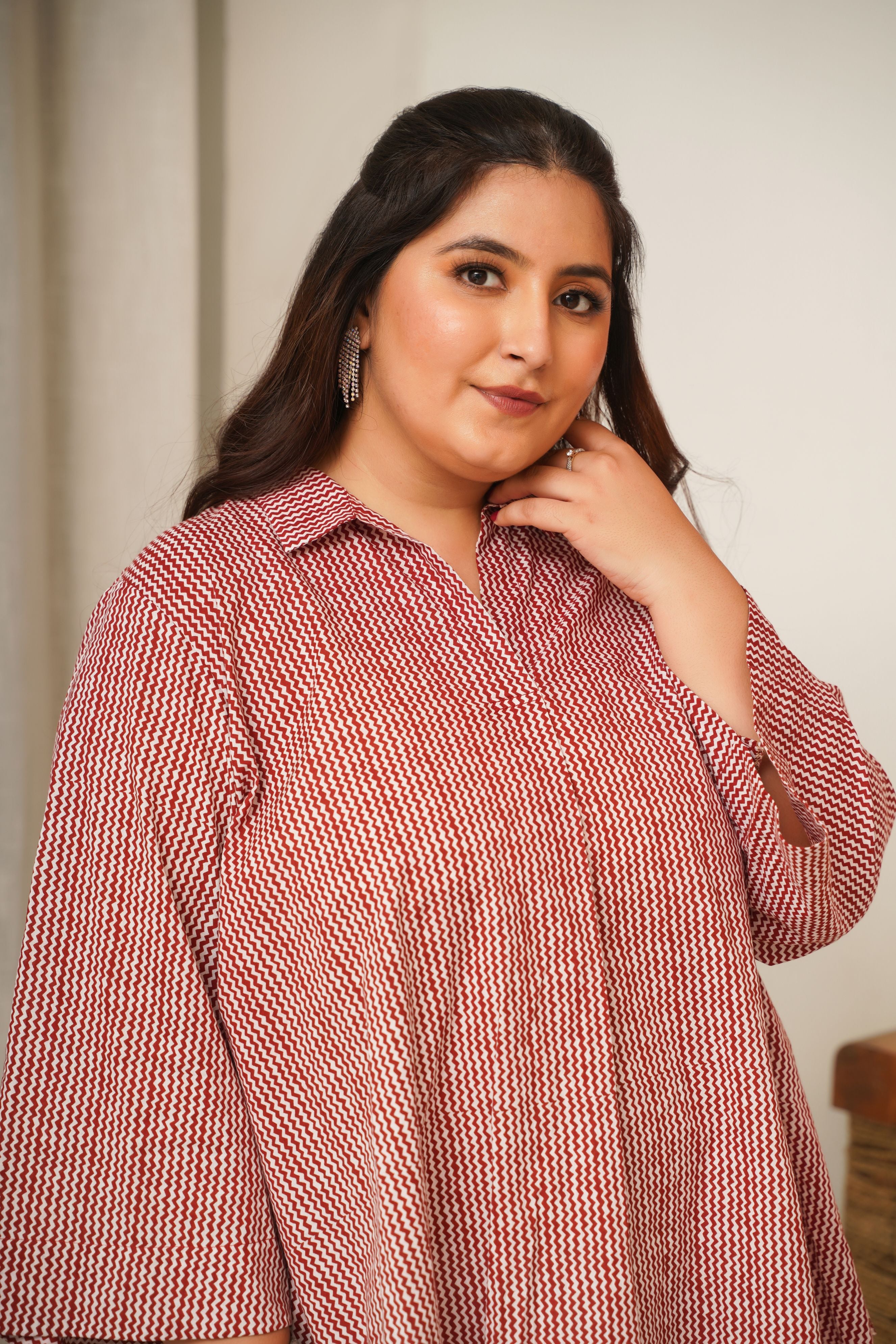 RED CHEVRON ANTI-FIT TOP AND MID-RISE RELAXED FIT LINEN PANTS (SET OF 2)