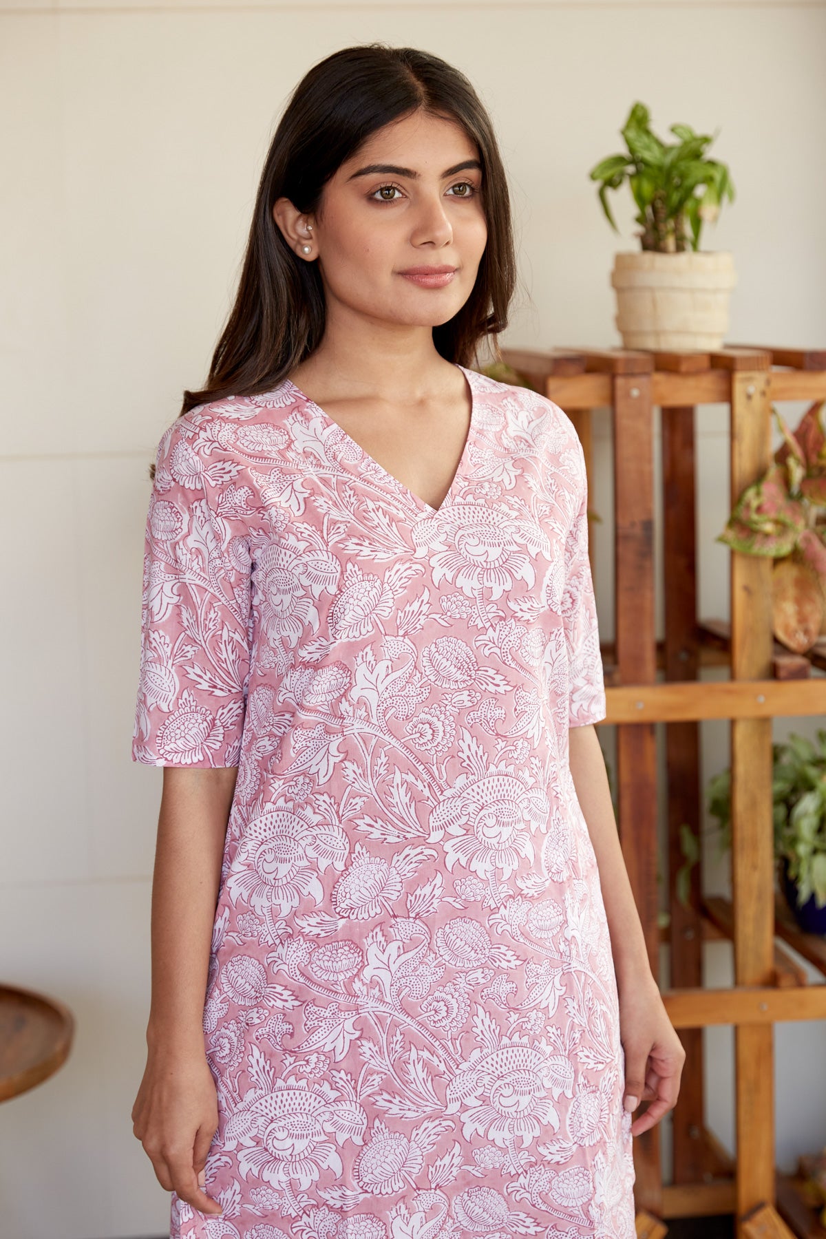 Pink Printed v Neck Straight Kurta Pant Set