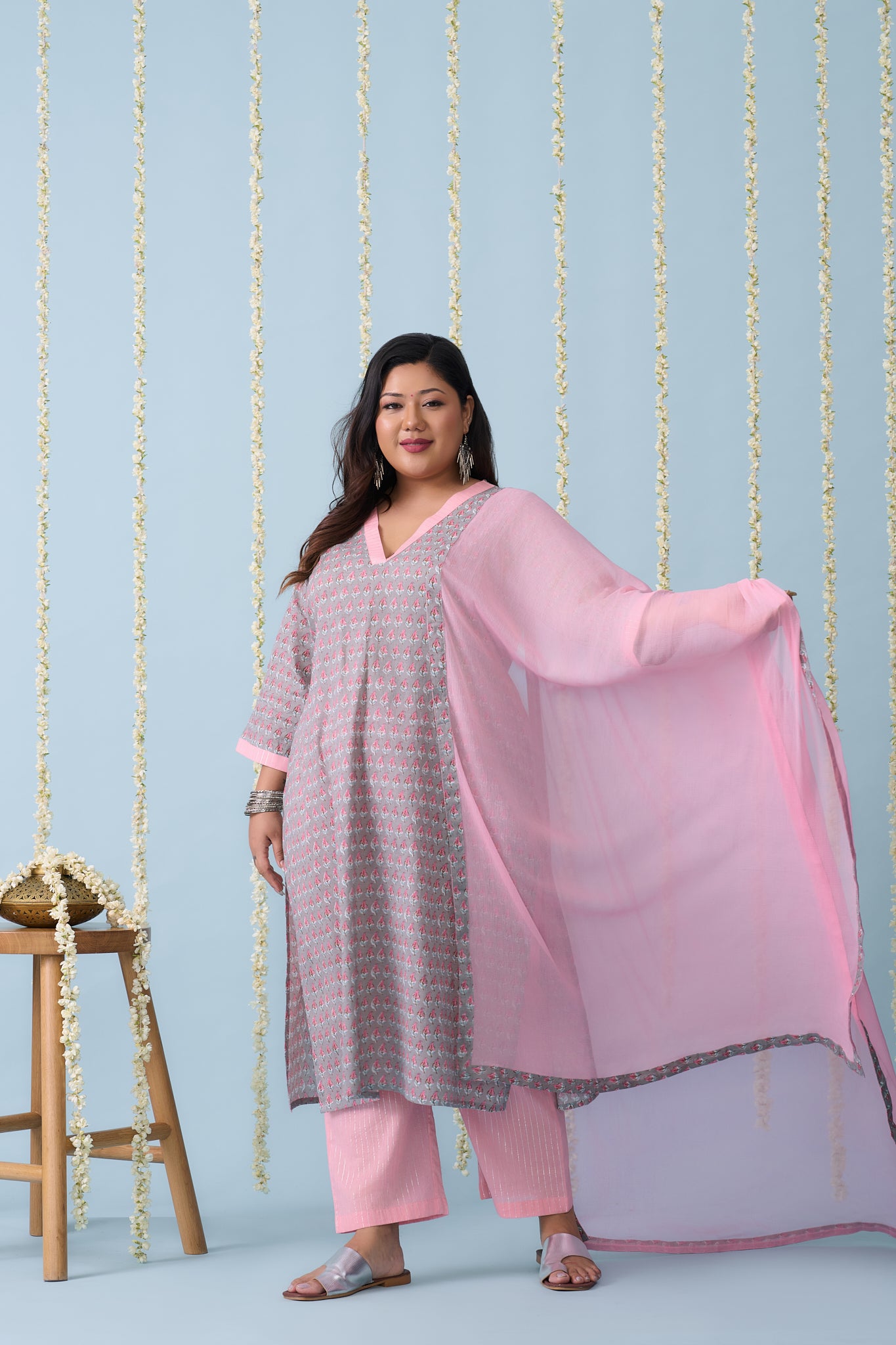 Pastel Pink And Grey Kurta Suit Set (3 Pc)