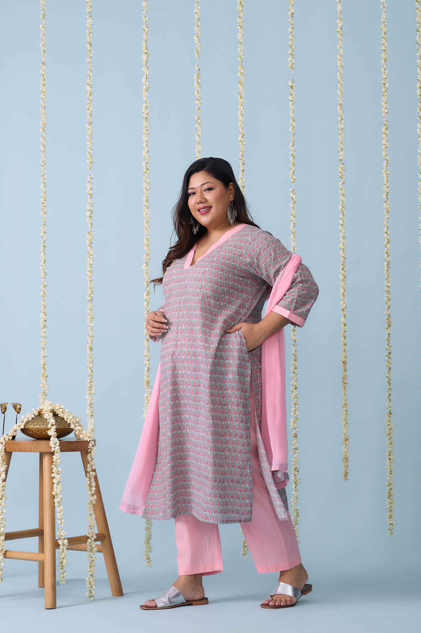 Pastel Pink And Grey Kurta Suit Set (3 Pc)