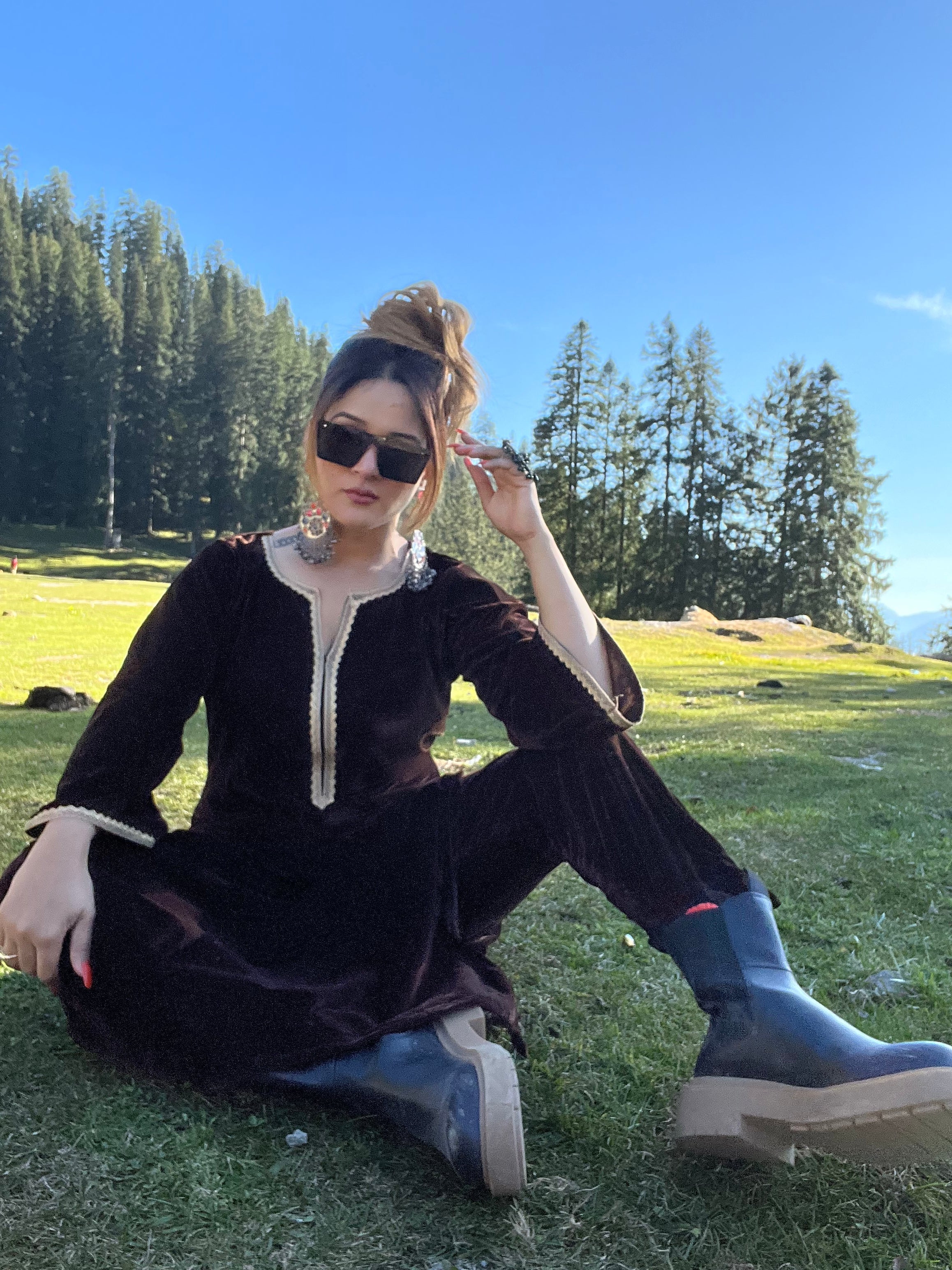 Brown Velvet Kurta Set - (Set of 3)