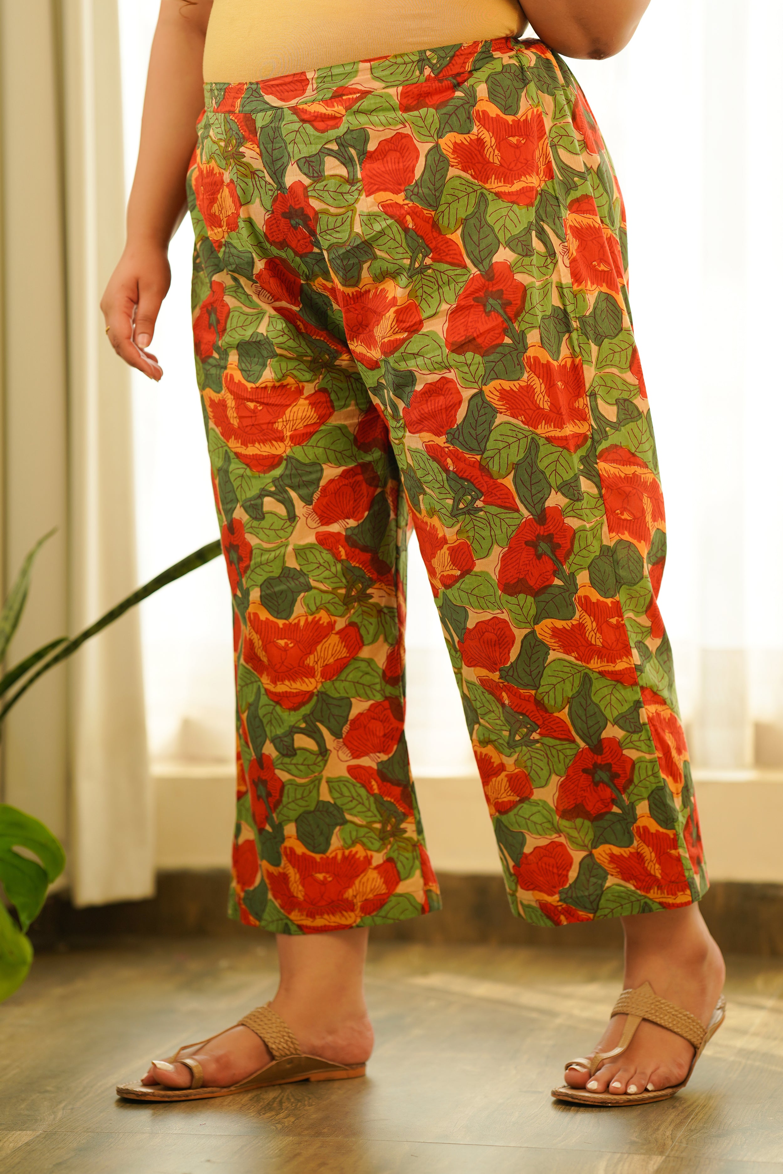 TROPICAL PRINT  MID-RISE RELAXED FIT PANTS