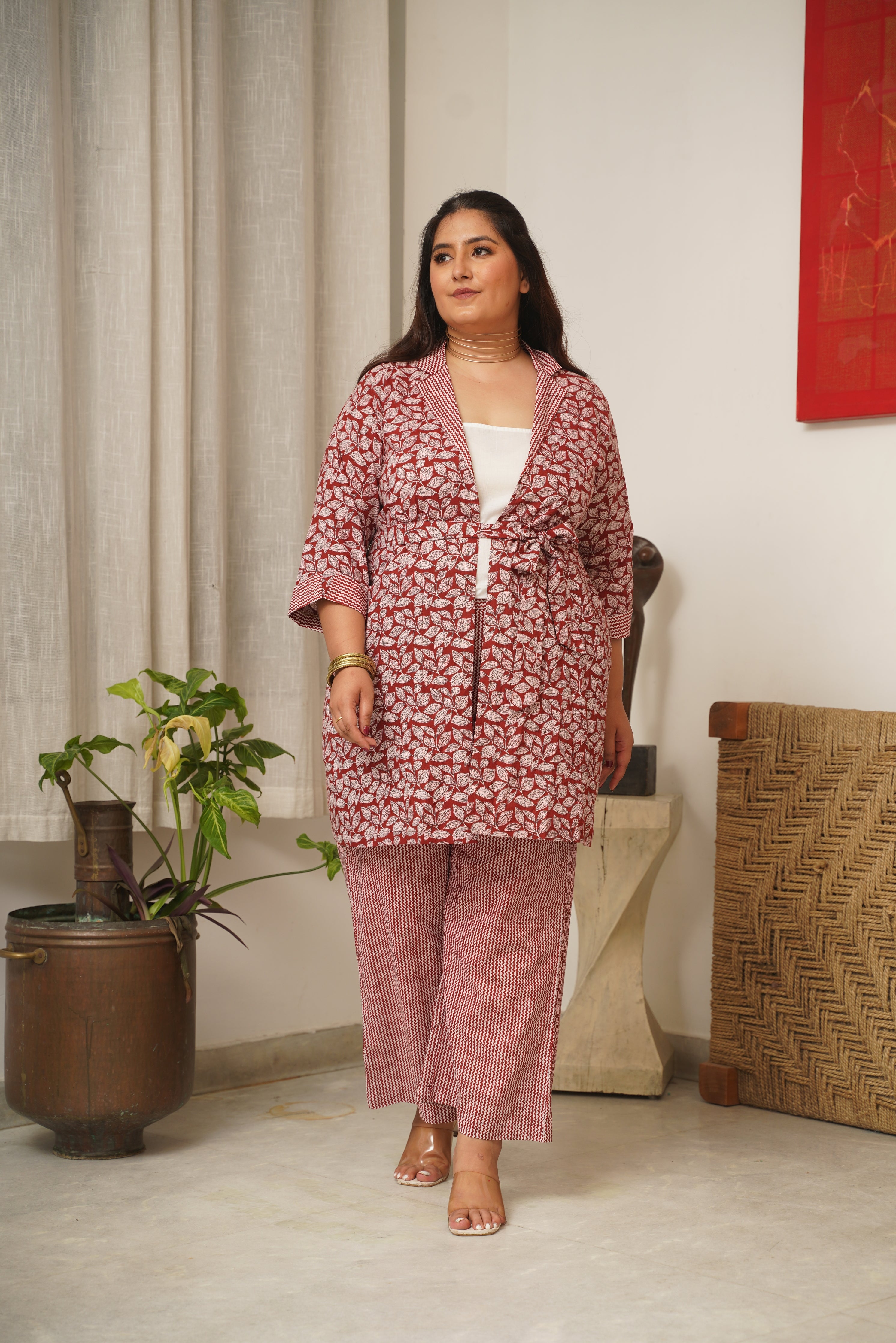 RED LEAFY JACKET PANT SET WITH BELT(SET OF 2)